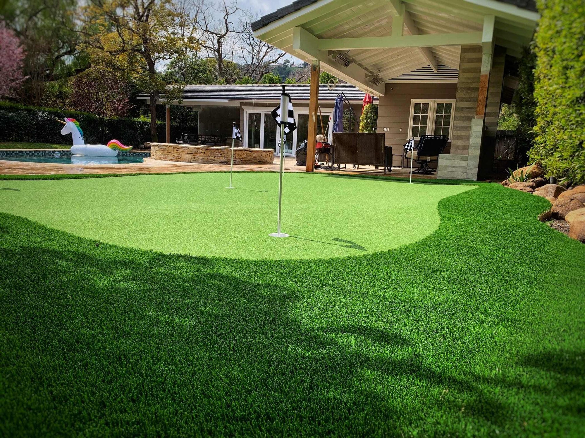 putting green with elevation shelve